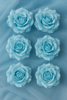 Oszronione róże dekoracyjne – 6 szt., kolor lodowy błękit, średnica główki 12 cm