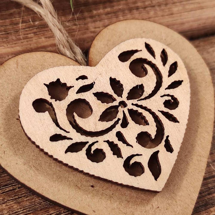 Dekoracja świąteczna – zawieszki drewniane serca 3 szt. | GrandDeco