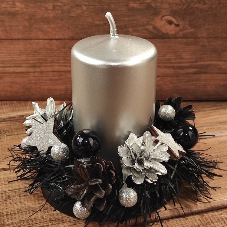 Dekoracje świąteczne Szyszki czarne 12 szt / op. 