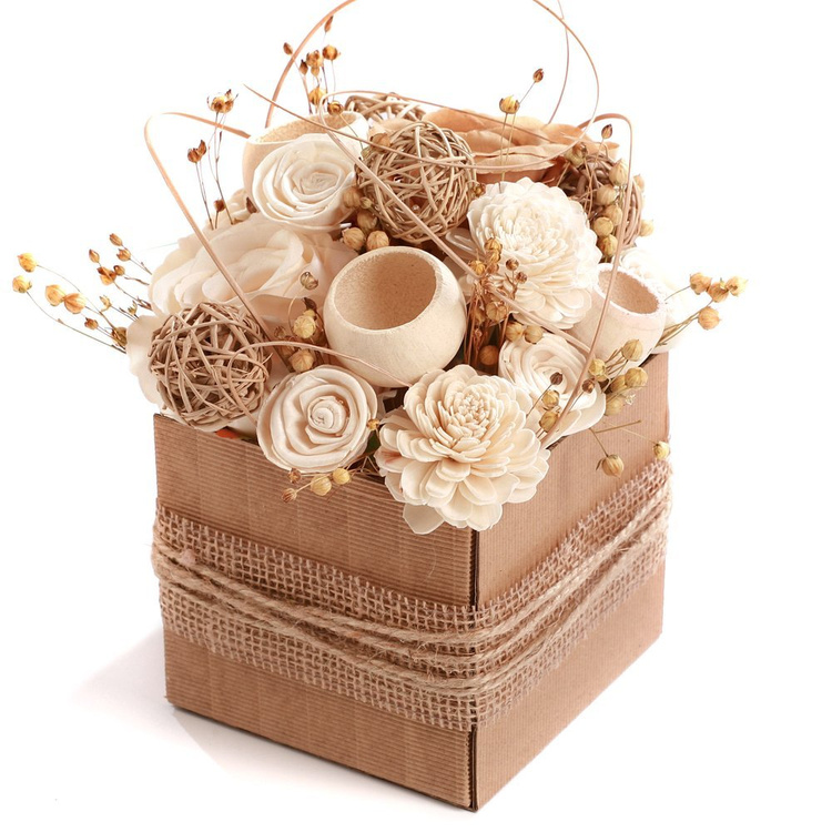 Bukiet kwiatów i suszonych roślin biało-naturalny, flowerbox, kosz kwiatowy