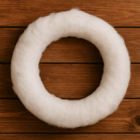 Miękki biały wianek  – idealna baza do zimowych dekoracji DIY (25 cm)