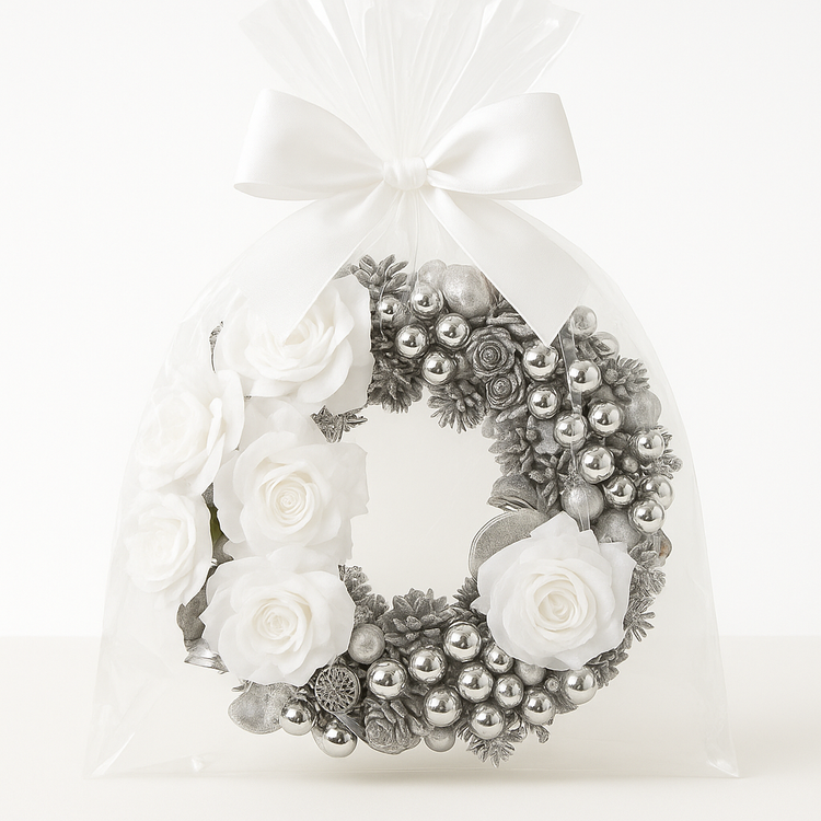 Ekskluzywny Wianek Świąteczny GrandDeco 30–35 cm – Biało-Srebrny Glamour