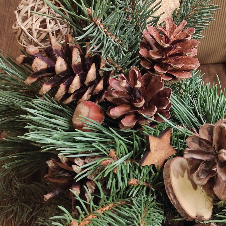 Wianek Świąteczny GrandDeco 40–50 cm – Naturalne Igliwie, Szyszki, Dekor Premium | Ręcznie Tworzony
