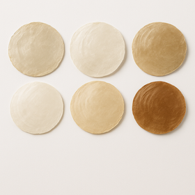 Muszle Capiz 7–11 cm 12 szt – GrandDeco  Naturalne, perłowe krążki do dekoracji świątecznych i zimowych aranżacji