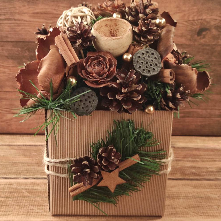 Dekoracja świąteczna box GrandDeco 20-25 cm – naturalna ozdoba z szyszek i cynamonu, rustykalny styl