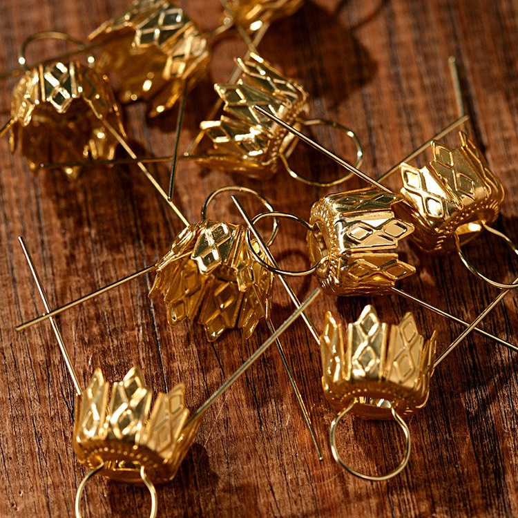 Złote uchwyty do styropianu – zawieszki do bombek 20 szt / opakowanie