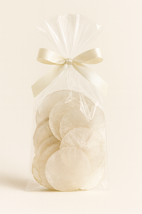 Muszle Capiz 7–11 cm 12 szt – GrandDeco  Naturalne, perłowe krążki do dekoracji świątecznych i zimowych aranżacji