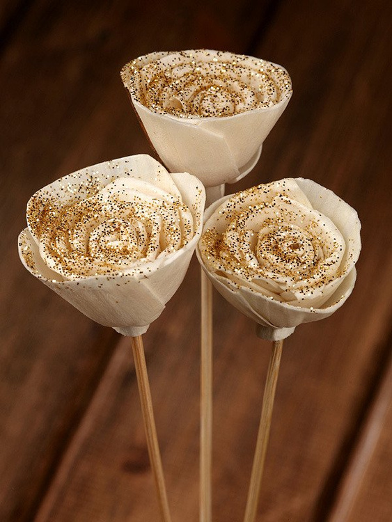 Złote Róże Shola na Piku 20 cm – Eleganckie Akcenty Dekoracyjne do Stroików i Bukietów