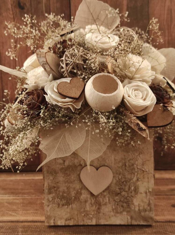 Główki róż z szyszki cedrowej 12 szt. – naturalne dekoracje 3–5 cm, symbolika, pomysły, porady